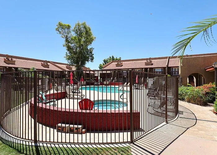 Olive & Oak Retreat King Bed Pool Fast Wi-fi * Phoenix