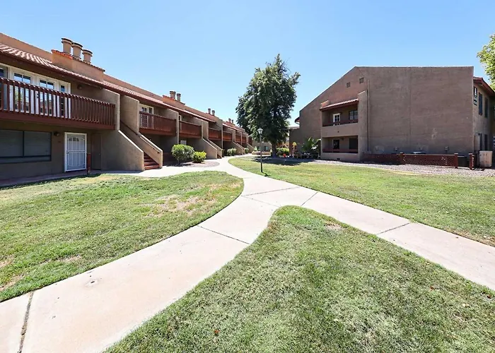 Olive & Oak Retreat King Bed Pool Fast Wi-fi Apartment Phoenix
