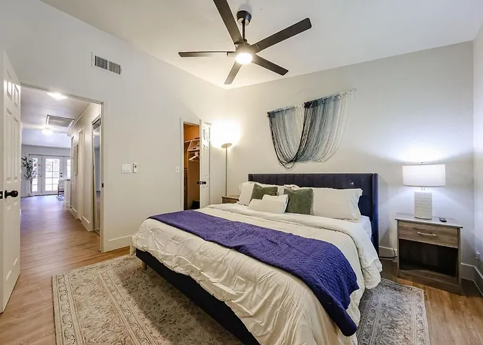Olive & Oak Retreat King Bed Pool Fast Wi-fi *