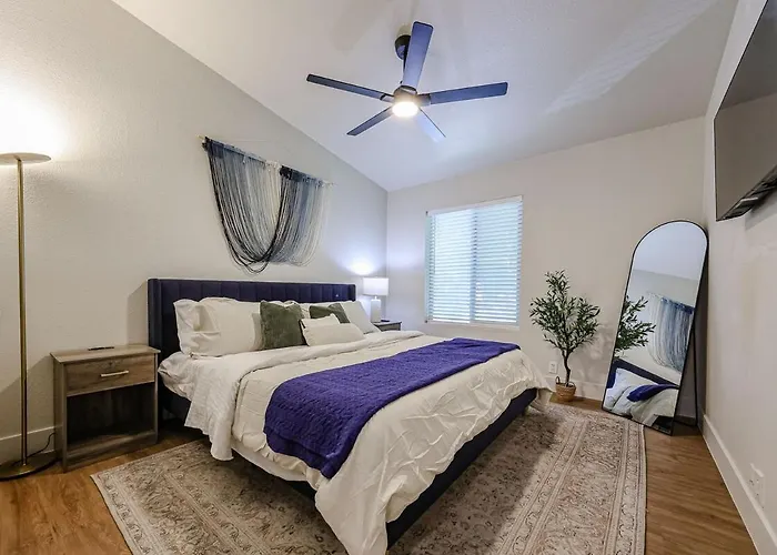 Olive & Oak Retreat King Bed Pool Fast Wi-fi Phoenix